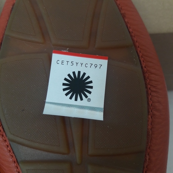 New UGG Flores Leather Loafers Size 10 - Picture 7 of 7